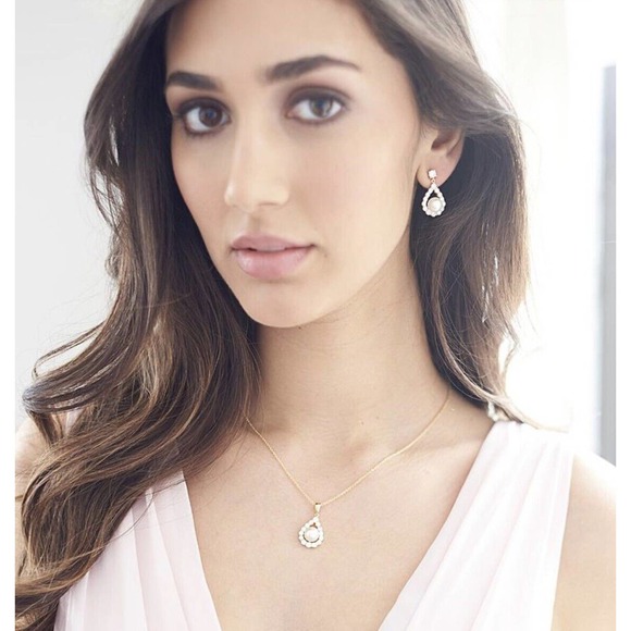 Dareth Colburn Elegance Pearl Bride Bridesmaid Pendant Set Wedding Jewelry - Picture 2 of 3